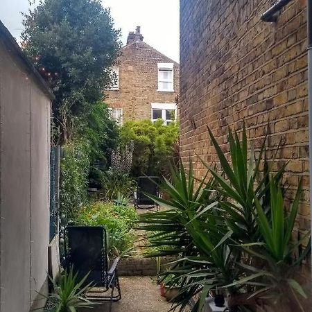 Homey, Warm & Welcoming Room. London Exterior photo