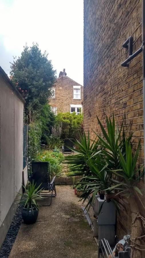 Homey, Warm & Welcoming Room. London Exterior photo